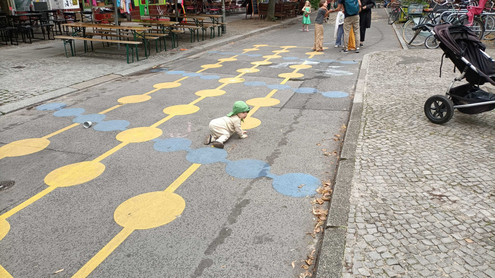 Fahrbahn Straße Autofrei ohne Verkehr Kiez